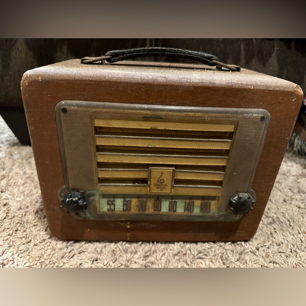 1946 Emerson radio 578? Leather portable AS IS NOT TESTED